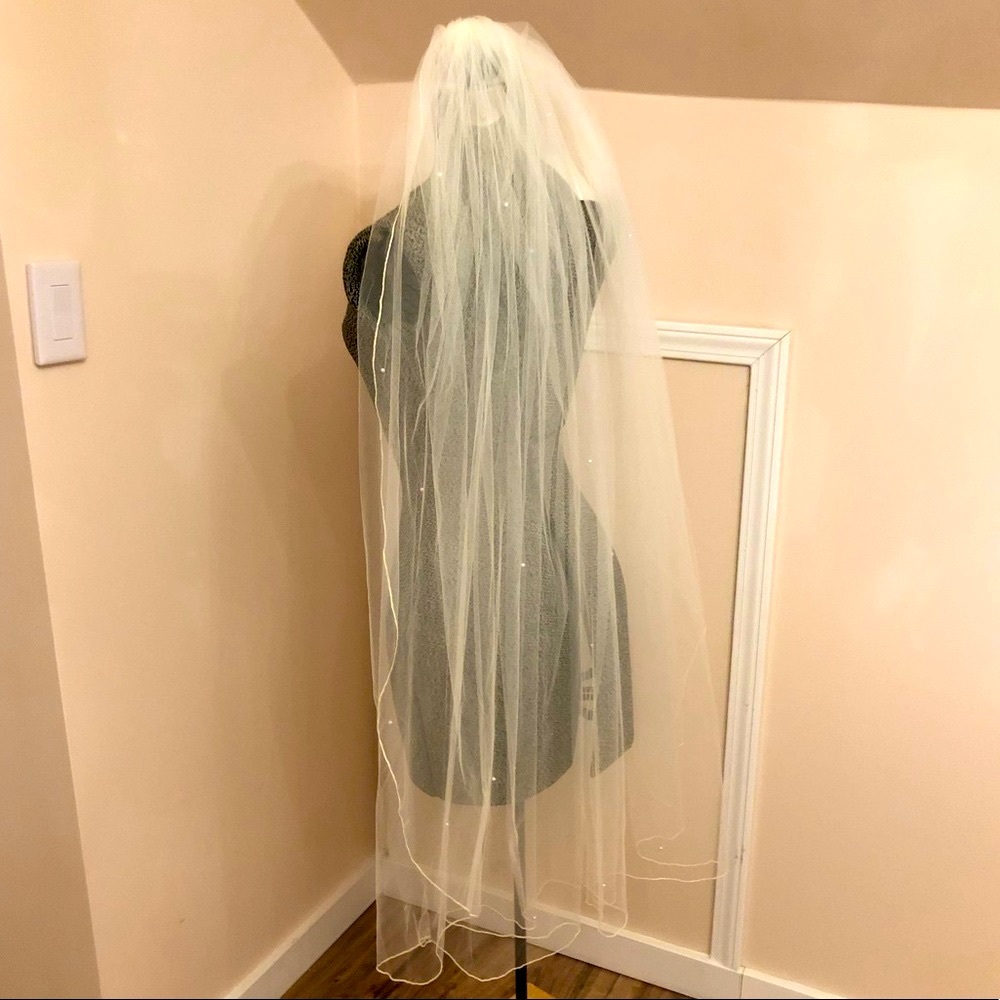 40 Inch Delicate White Veil With Pearls